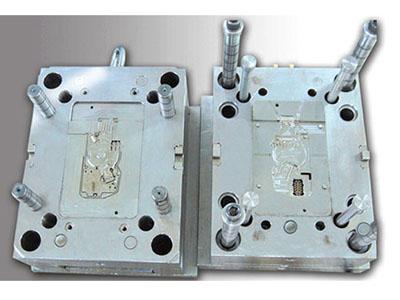 注塑模具澆口（kǒu）設置應盡量使熔料的流程（chéng）最短