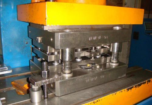 注塑模具溫度控製（zhì）係統設計