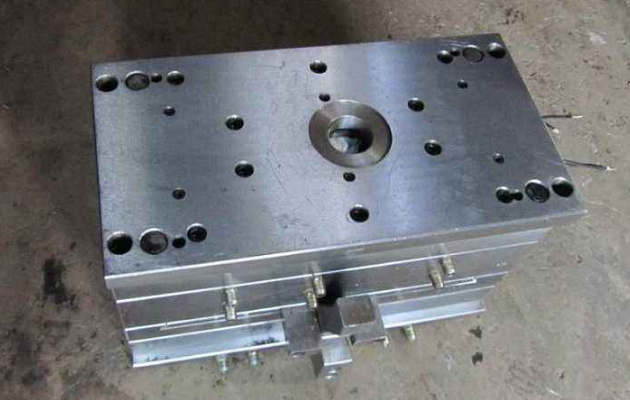 塑膠注塑冷卻（què）水回路銘牌（pái）設計要求