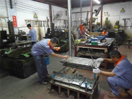 塑膠（jiāo）注塑模具擺杆先複位機（jī）構